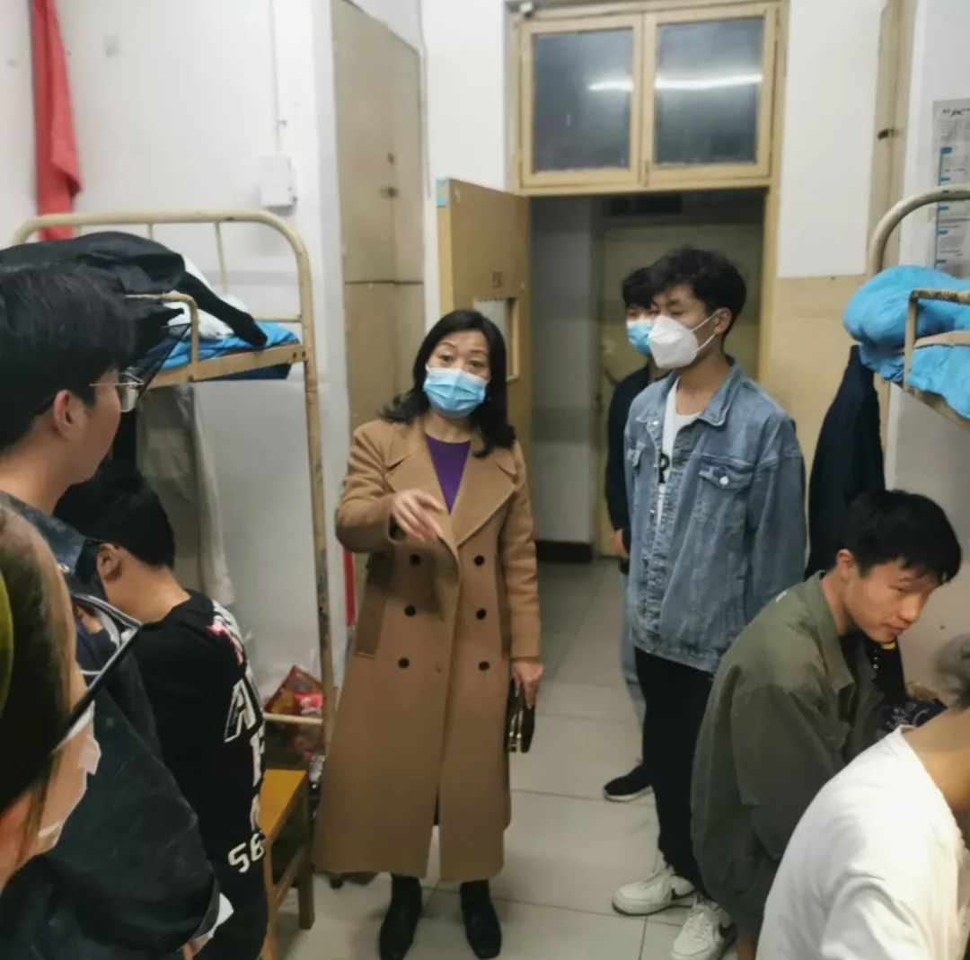 平頂山工業職業技術學院·航空學院領導班子走訪學生宿舍加強疫情防控教育 平頂山工業職業技術學院·航空學院領導班子走訪學生宿舍加強疫情防控教育